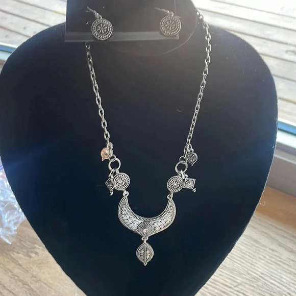 Silver Fashion Necklace‎ - Picture 1 of 4